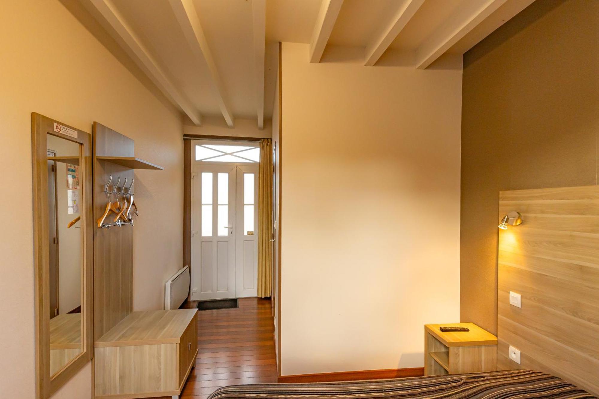 Auberge Le John Steele Sainte-Mere-Eglise Ngoại thất bức ảnh