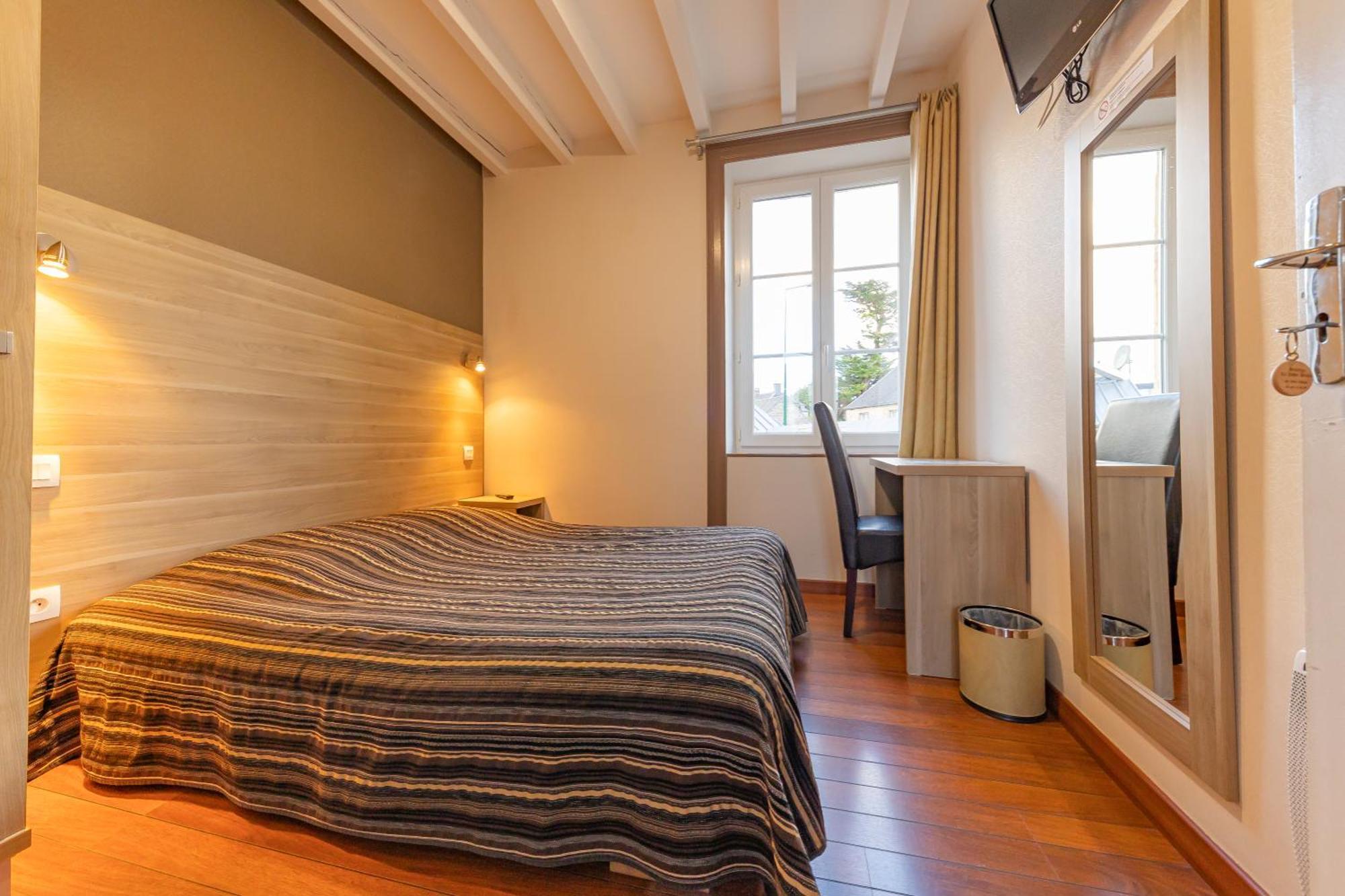 Auberge Le John Steele Sainte-Mere-Eglise Ngoại thất bức ảnh