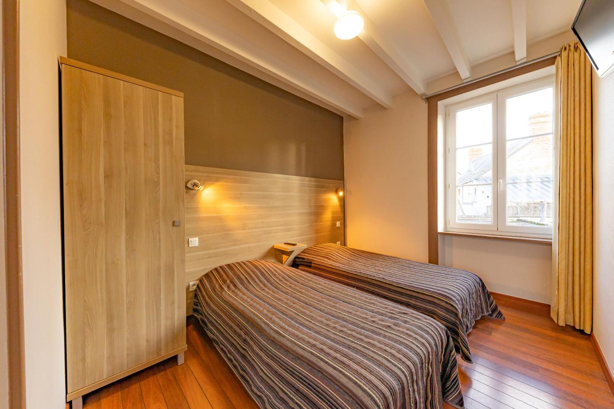 Auberge Le John Steele Sainte-Mere-Eglise Ngoại thất bức ảnh